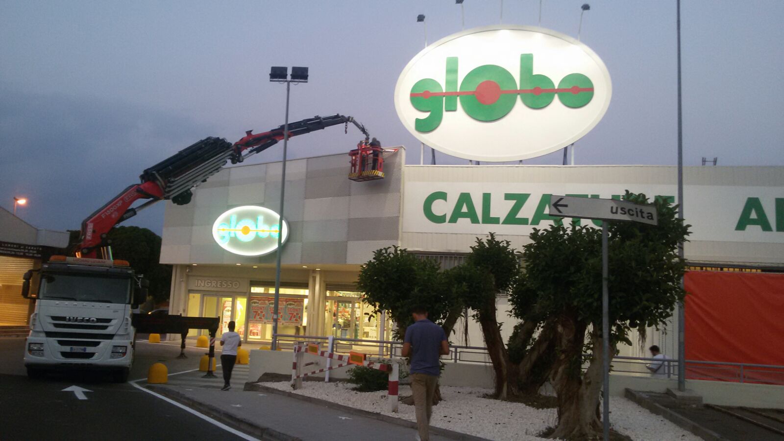 sollevamento insegne 1 Sollevamento insegna globo